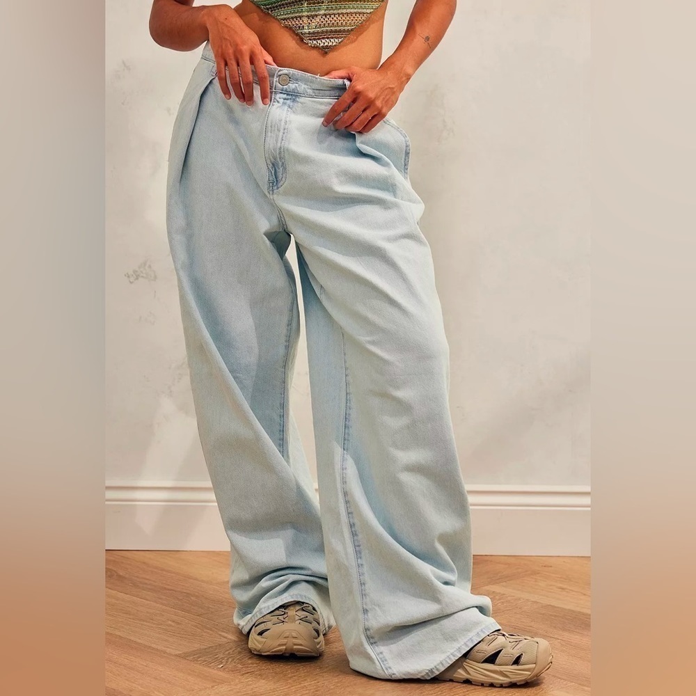 NWT Urban BDG Light Wash‎ Loose Pleated Slouchy Jeans 30 Baggy Dad Oversized